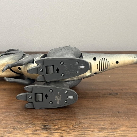 ZURU Gray Robo Alive T-REX Dinosaur Robotic Pet Sounds Walking & Opens Mouth - Picture 9 of 10